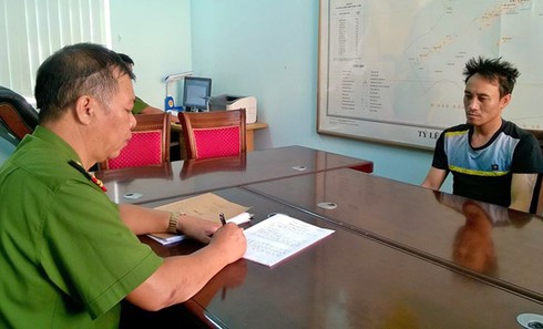 Nam thanh niên “ngáo đá” dùng súng uy hiếp người dân - ảnh 1