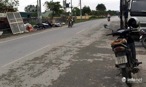 Bị người dân đuổi, hai