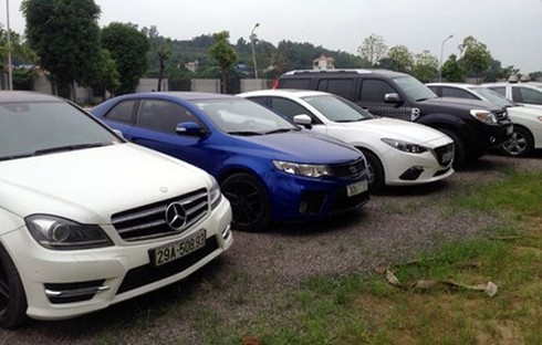Huy động 7 xe ô tô, 30
