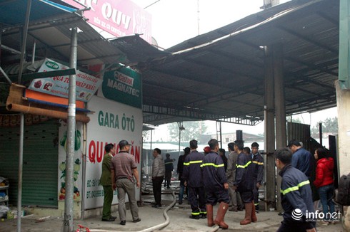 Hà Nội: Cháy gara ô tô, người dân hoảng loạn - ảnh 1