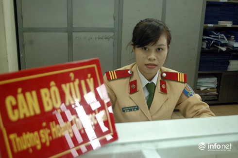 Trực Tết đối với nữ CSGT vừa áp lực nhưng cũng là niềm vui - ảnh 3