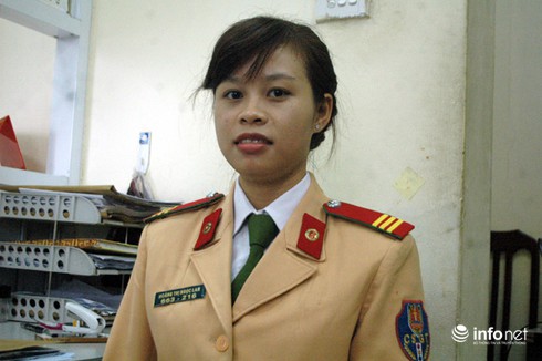 Trực Tết đối với nữ CSGT vừa áp lực nhưng cũng là niềm vui - ảnh 1