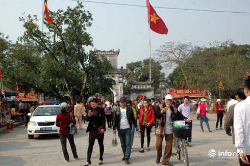 2.000 cảnh sát chia 5 vòng bảo vệ Lễ khai ấn đền Trần - ảnh 1