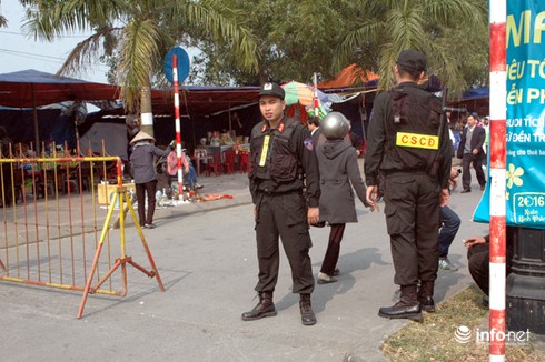 2.000 cảnh sát chia 5 vòng bảo vệ Lễ khai ấn đền Trần - ảnh 3