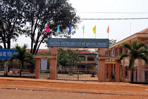 Làm rõ vụ việc thiếu tá công an đánh bảo vệ, học sinh - ảnh 1