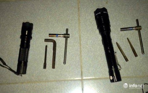 Mang dùi cui điện, vam phá khóa đi trộm xe máy gặp ngay 141 - ảnh 3