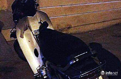 Mang dùi cui điện, vam phá khóa đi trộm xe máy gặp ngay 141 - ảnh 2