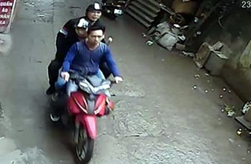 Côn đồ đánh nhà báo Đỗ Doãn Hoàng lọt vào camera ở hiện trường - ảnh 1