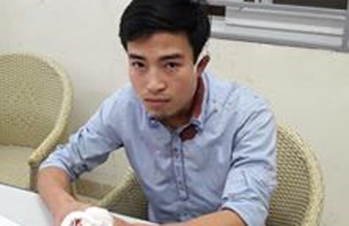 Xe ô tô tông CSGT rồi bỏ chạy bị người dân truy đuổi, đập vỡ kính - ảnh 2