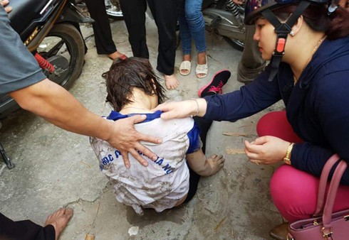 Thiếu nữ nhảy cầu Chương Dương tự tử được chiến sĩ CSGT cứu sống - ảnh 2