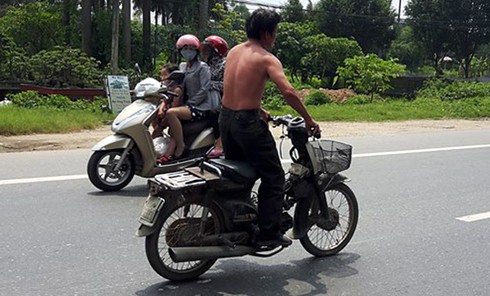 Người đàn ông nghênh ngang