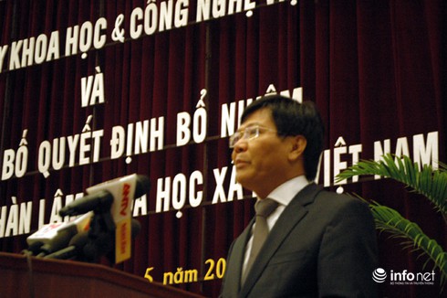 PTT Vũ Đức Đam trao quyết định bổ nhiệm Chủ tịch Viện Hàn lâm KHXH Việt Nam - ảnh 2