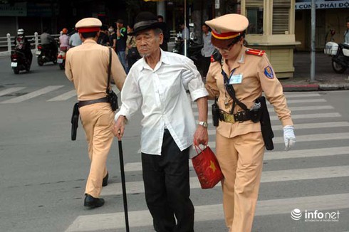 Trưởng phòng CSGT Thủ đô: “Mưa lũ chỉ huy phải có mặt ở hiện trường” - ảnh 2