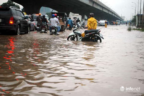 Trưởng phòng CSGT Thủ đô: “Mưa lũ chỉ huy phải có mặt ở hiện trường” - ảnh 1