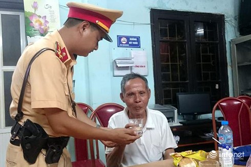 Cụ ông từ Tây Nguyên ra Thủ đô thăm cháu bị lạc - ảnh 1