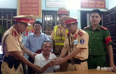 Cụ ông từ Tây Nguyên ra Thủ đô thăm cháu bị lạc - ảnh 2
