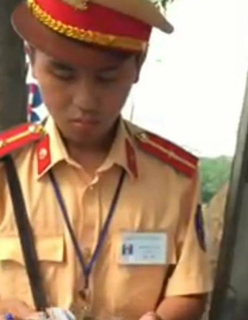CSGT Hà Nội : “Tôi không chào người vi phạm” vì Thông tư mới quy định thế? - ảnh 2