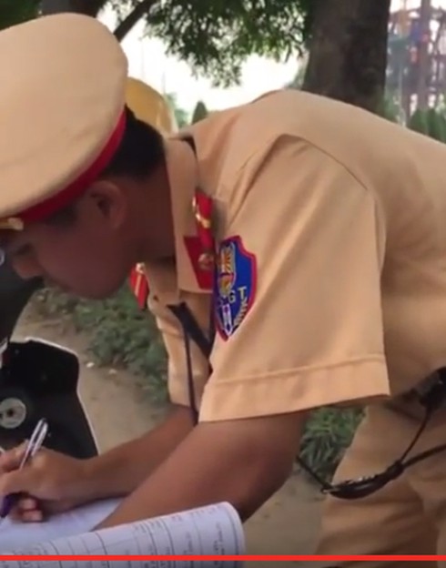 CSGT Hà Nội : “Tôi không chào người vi phạm” vì Thông tư mới quy định thế? - ảnh 3