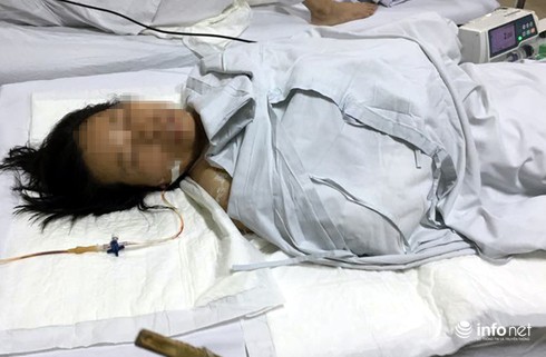 Hà Nội: Một phụ nữ bị chồng chém dã man - ảnh 1