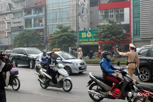 1/8: CSGT truy xe vi phạm giao thông từ clip lên án của người dân - ảnh 2