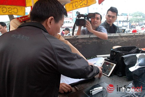 1/8: CSGT truy xe vi phạm giao thông từ clip lên án của người dân - ảnh 1