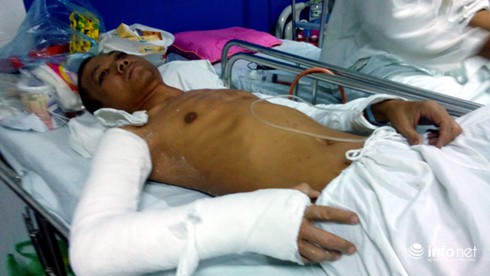 Nam thanh niên bị truy sát trong đêm nằm bệnh viện vẫn tiếp tục bị đe dọa - ảnh 2