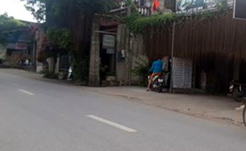 Hà Nội: Hai nhóm thanh niên hỗn chiến trong đêm, 5 người dân ra can ngăn bị chém - ảnh 1