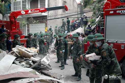 Ngôi nhà xây dựng làm sập nhà số 43 Cửa Bắc đang thuộc diện tranh chấp - ảnh 2