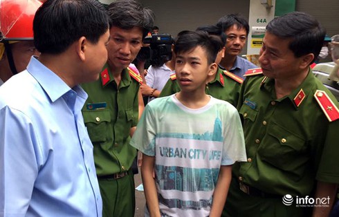 Những người thoát chết ở ngôi nhà bị sập số 43 Cửa Bắc kể lại phút kinh hoàng - ảnh 2