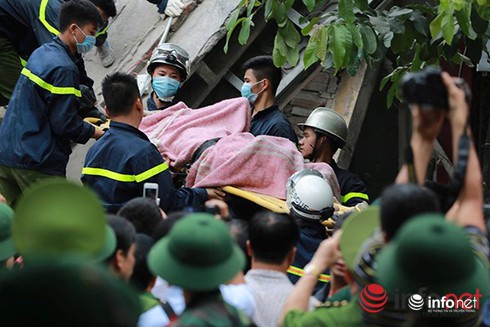 Công an công bố vụ sập nhà ở số 43 Cửa Bắc có 2 người tử vong - ảnh 1