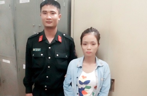 CSCĐ bắt quả tang cặp đôi vừa mua 1 triệu đồng/gói ma túy đá - ảnh 1