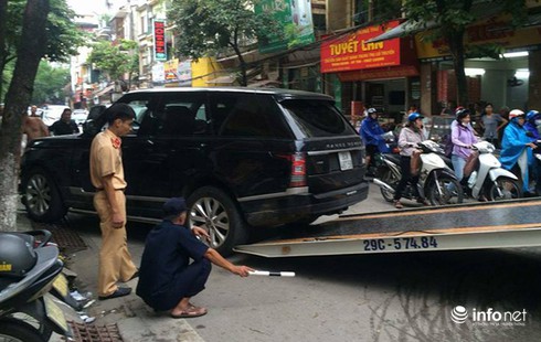 Cô gái may mắn thoát chết khi bị xế hộp Range Rover cuốn vào gầm - ảnh 2