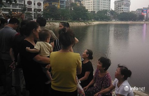 Bơi ra giữa hồ Ngọc Khánh tắm, một thanh niên tử vong - ảnh 2