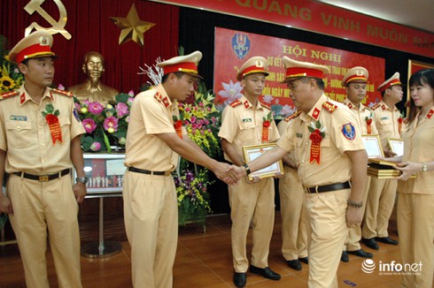 Không huy chương nào bằng đánh giá của người dân với việc làm tốt của CSGT Thủ đô - ảnh 4