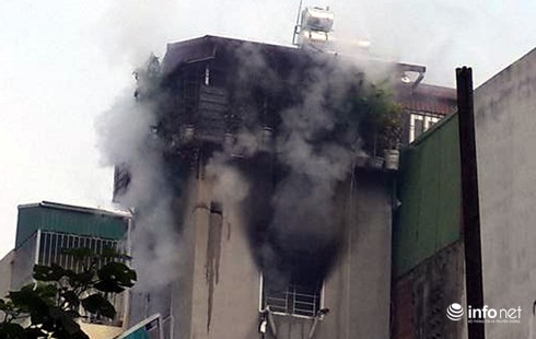 Hai vụ cháy nhà dân giữa trưa ở Hà Nội - ảnh 1