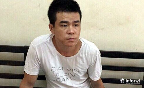 Mang súng côn xoay khi đạn đã lên nòng, bị cảnh sát tóm gọn - ảnh 1