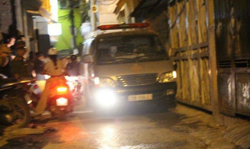 Thi thể nam giới phân hủy trong ngôi nhà 3 tầng - ảnh 1