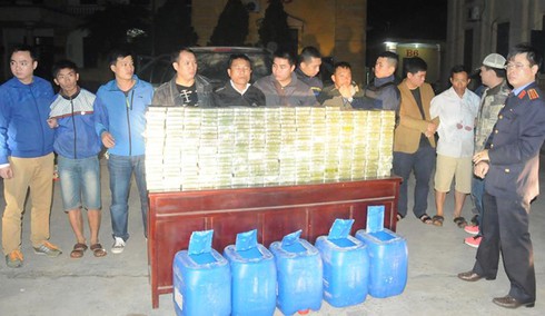 Bắt đối tượng vận chuyển 300 bánh heroin cùng những người cảnh giới - ảnh 1