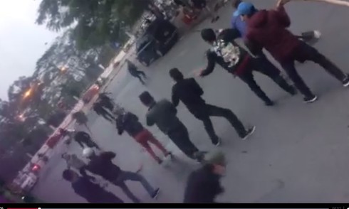 Truy bắt nhóm thanh niên cầm dao kiếm rượt đuổi nhau trên phố - ảnh 1