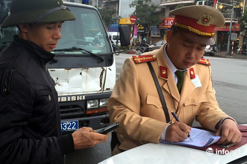 Tổng kiểm tra xe buýt nhái, xe ô tô điện không được phép lưu thông - ảnh 4