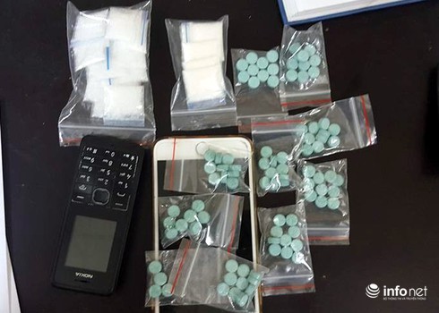 Mang gần 100 viên ma túy tổng hợp đi liên hoan thì