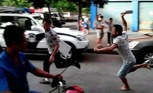 Công an truy bắt kẻ chém người trên phố cổ của Thủ đô - ảnh 1