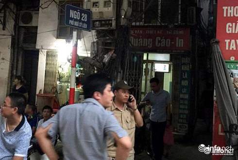 Đâm nam thanh niên hàng xóm nhiều nhát rồi cố thủ trong nhà - ảnh 1