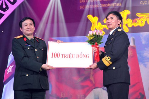 Những hình ảnh đẹp đêm giao lưu nghệ thuật Xuân Trường Sa 2013 - ảnh 10