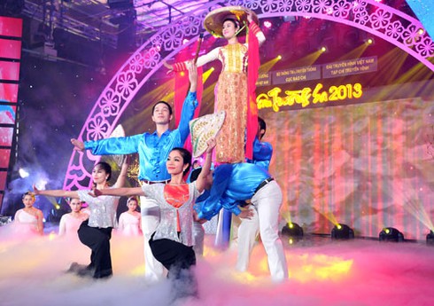 Những hình ảnh đẹp đêm giao lưu nghệ thuật Xuân Trường Sa 2013 - ảnh 2