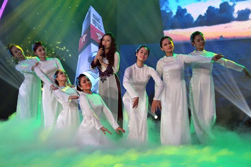 Những hình ảnh đẹp đêm giao lưu nghệ thuật Xuân Trường Sa 2013 - ảnh 6