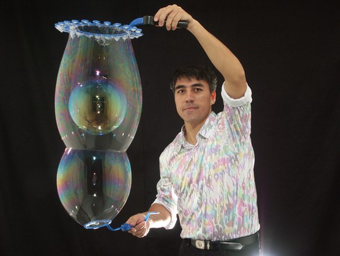 Huyền thoại bong bóng Fan Yang trở lại Việt Nam - ảnh 1