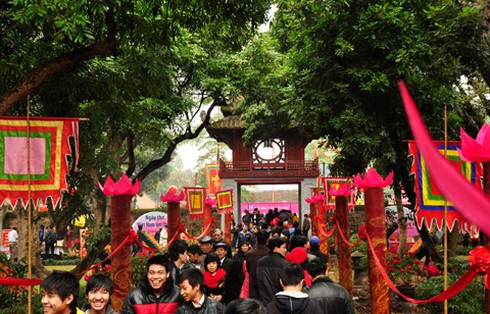 Trưng bày bản đồ cổ Hoàng Sa – Trường Sa tại Ngày thơ Việt Nam 2013 - ảnh 1