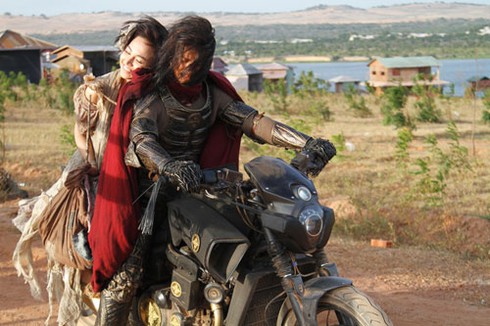 Hé lộ motor khủng của Dustin Nguyễn trong phim Lửa Phật - ảnh 7