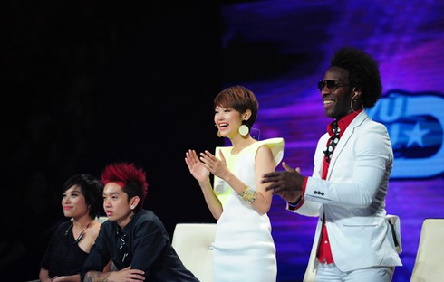 Minh Hằng lạ lẫm với tóc ngắn như con trai - ảnh 2